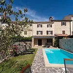 Stonehouse By Briskva וילה *