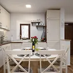 וילה Stonehouse By Briskva אומאג