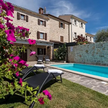 Villa Stonehouse By Briskva