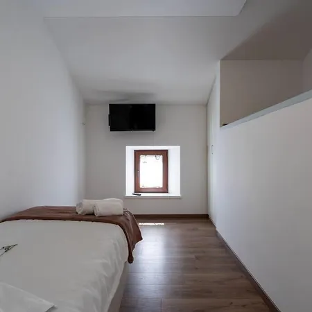 Stonehouse By Briskva Vila *