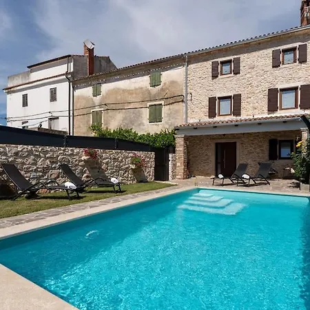 Vila Stonehouse By Briskva *