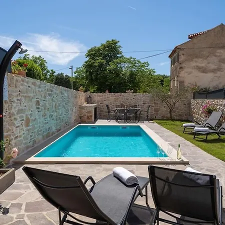 Vila Stonehouse By Briskva *