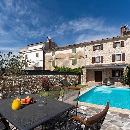 Stonehouse By Briskva Villa