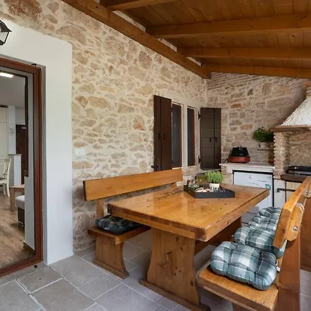 Stonehouse By Briskva * Umag