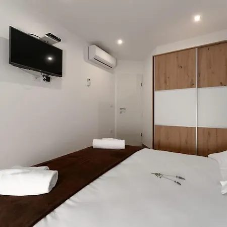 Villa Stonehouse By Briskva