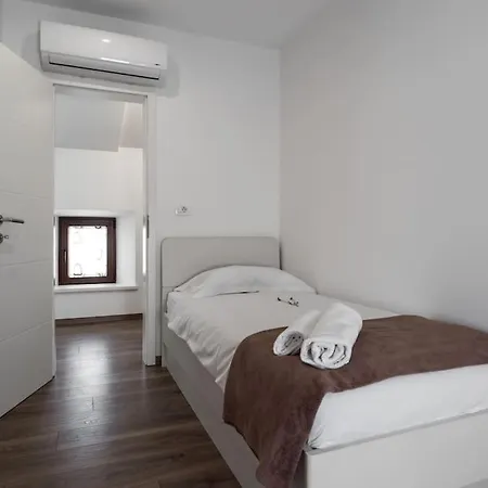 Stonehouse By Briskva