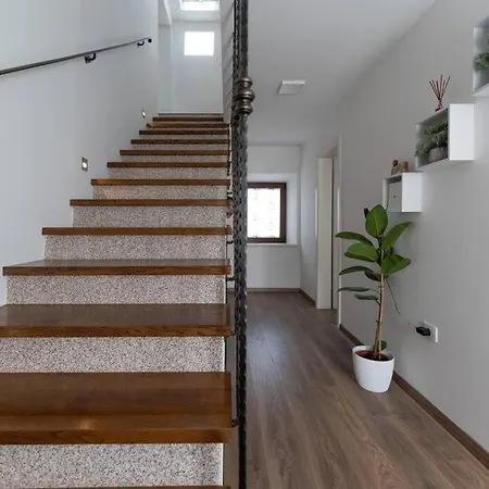 Villa Stonehouse By Briskva *