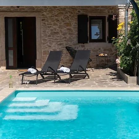 Stonehouse By Briskva