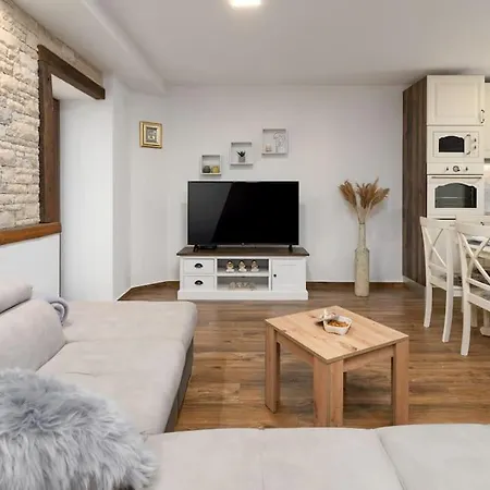 Stonehouse By Briskva Umag