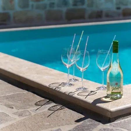 Villa Stonehouse By Briskva *