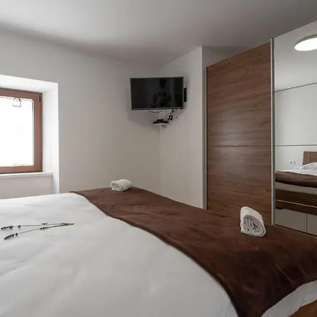 Stonehouse By Briskva