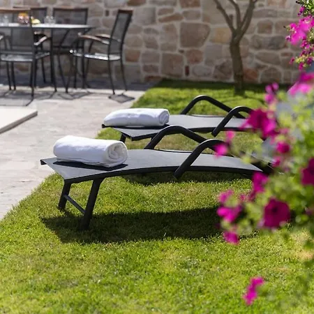 Villa Stonehouse By Briskva