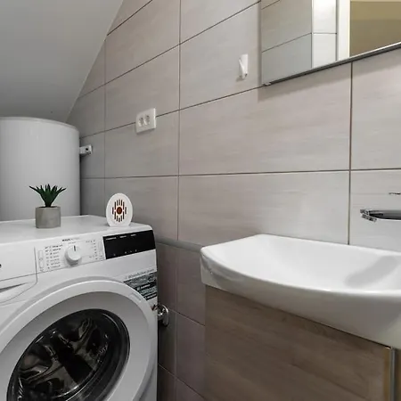 Stonehouse By Briskva *