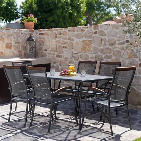 Stonehouse By Briskva Villa