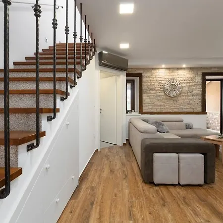 Stonehouse By Briskva