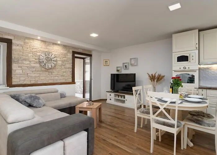 Stonehouse By Briskva Umag